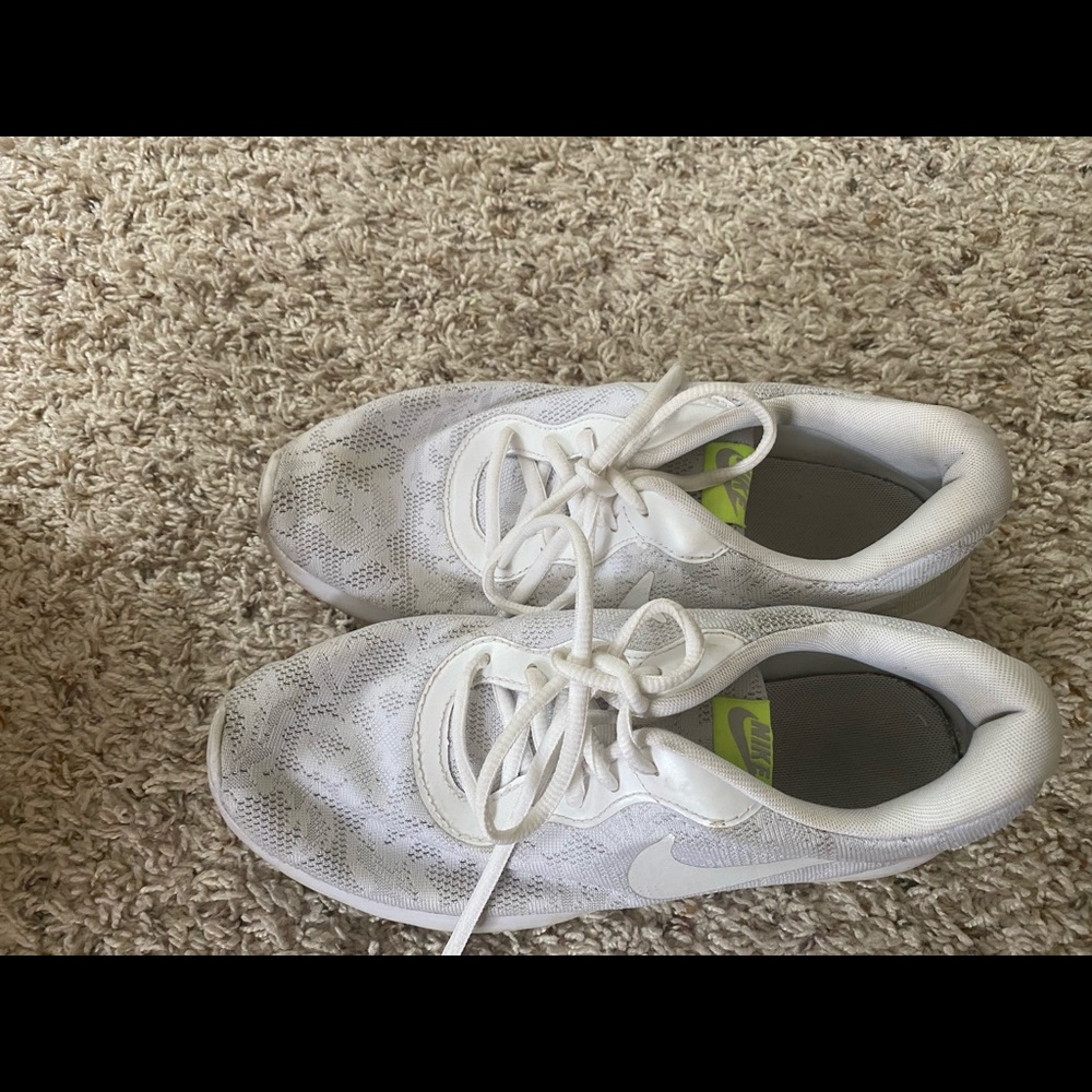 NIKE Tanjun ENG white lace sneakers size 8
